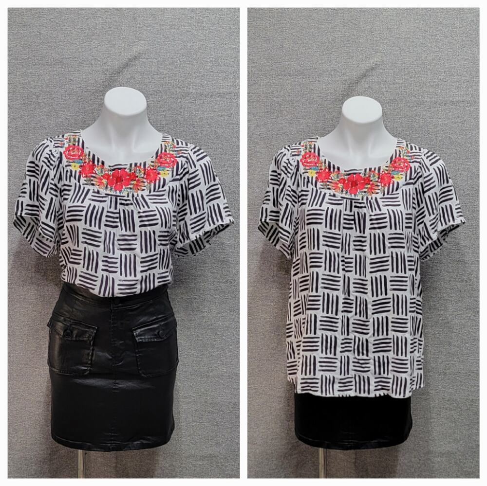 SAVANNA JANE EMBROIDERED TOP, SIZE L *
